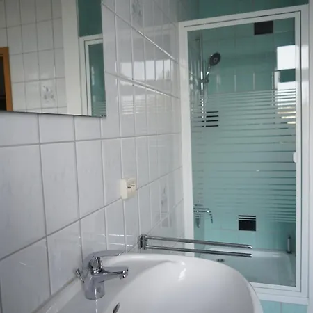 Zum Bahnhof Vorn Apartment *